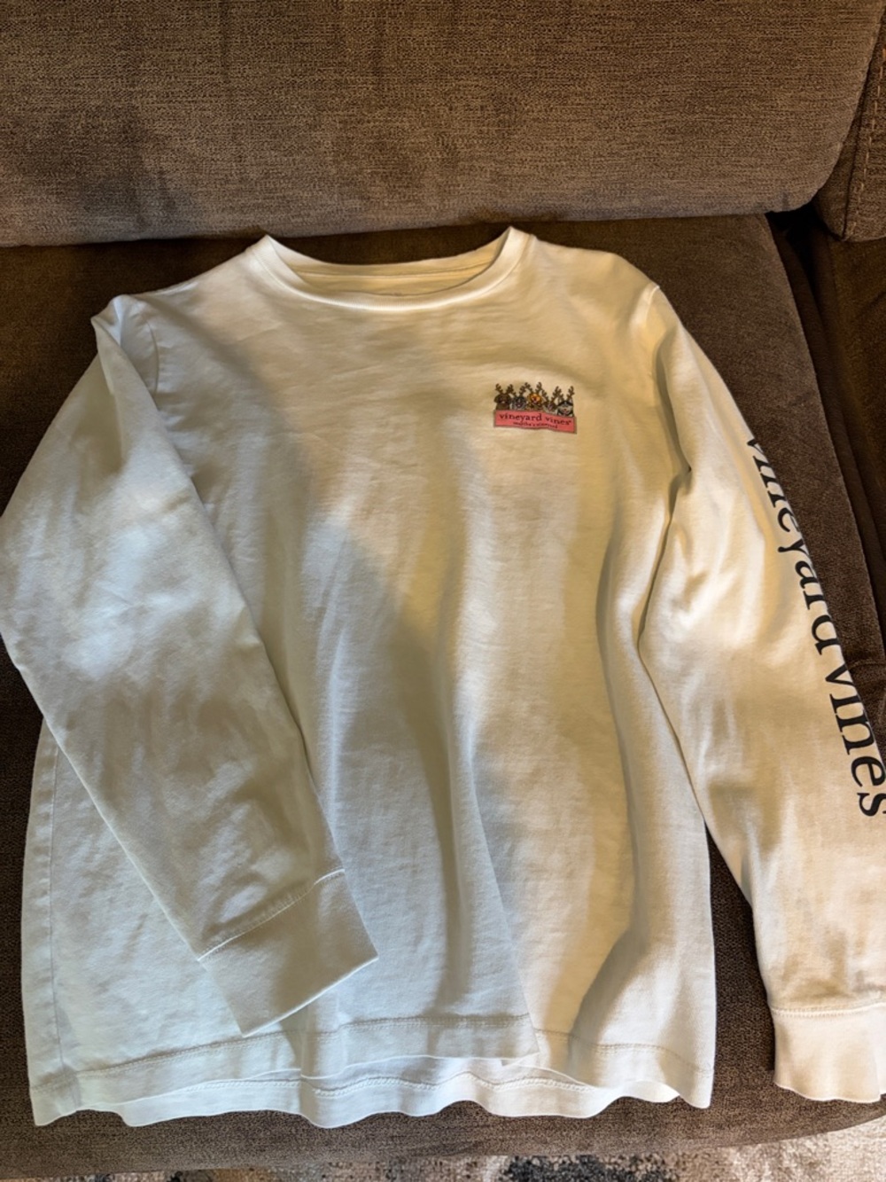 Kids, size Medium, Vineyard Vines Cream Long Sleeve Tee with holiday dogs